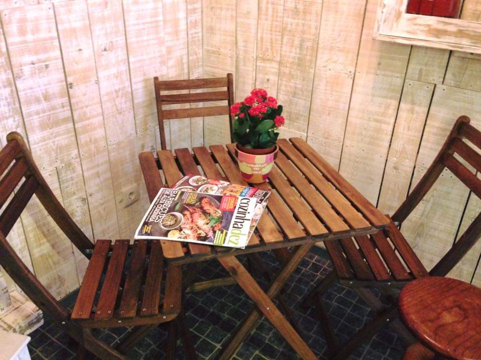 Table inside dog-friendly restaurant xėxėxė